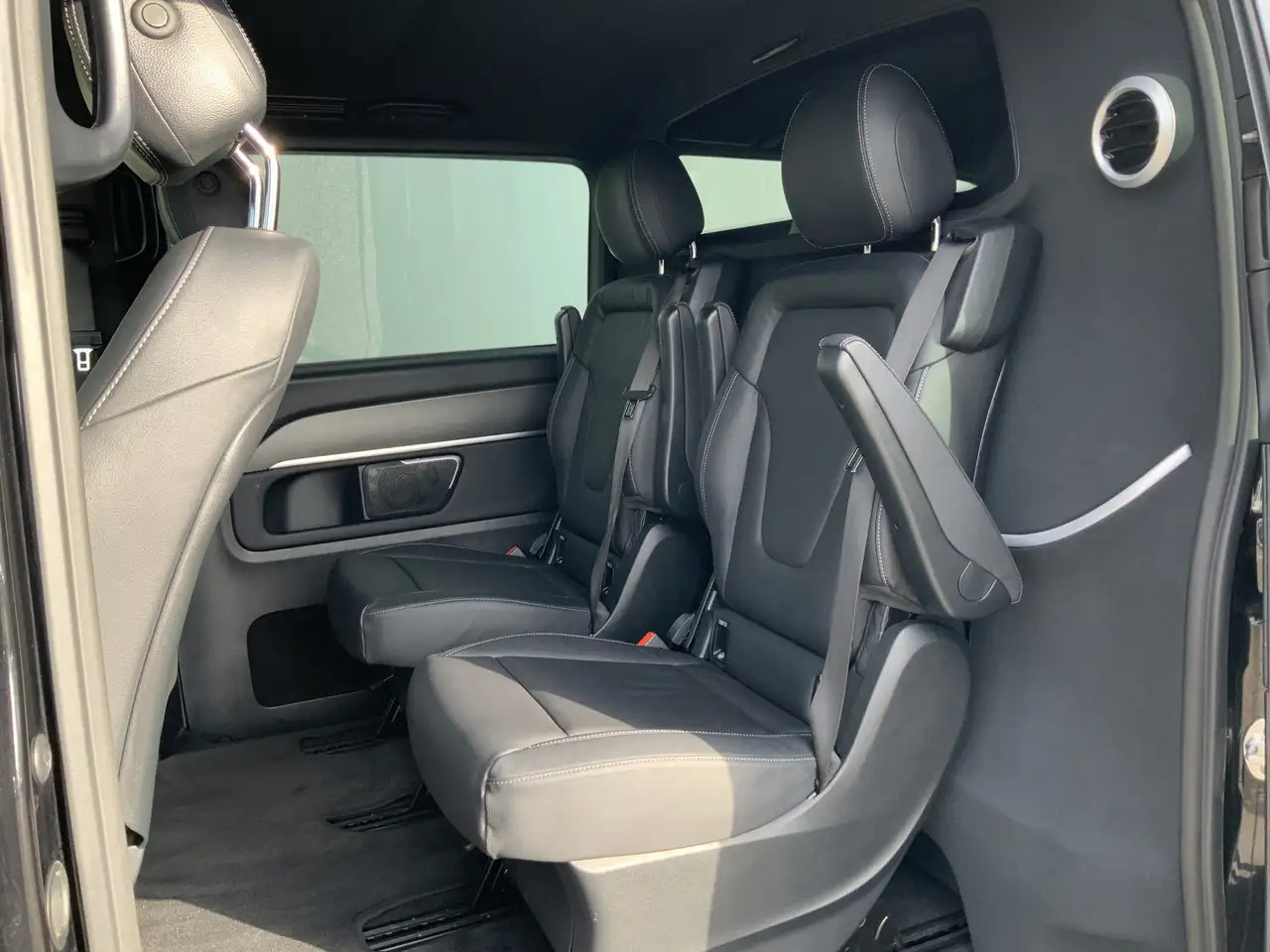 Mercedes-Benz V 300 300d Extra Lang Dub Cab Autom. Avantgarde Edition - Dostavno vozilo sa duplom kabinom: slika 3 Mercedes-Benz V 300 300d Extra Lang Dub Cab Autom. Avantgarde Edition - Dostavno vozilo sa duplom kabinom: slika 3