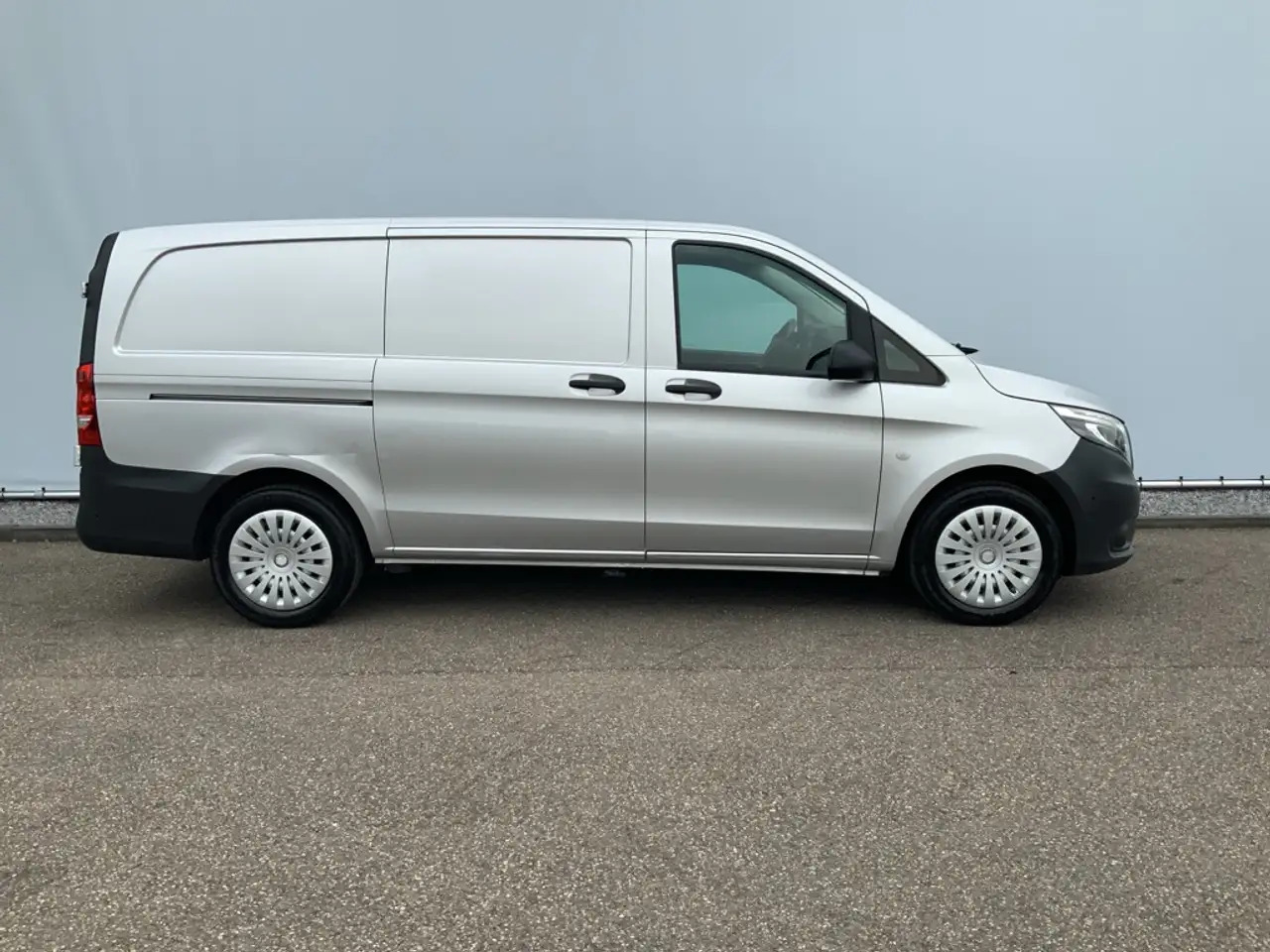 Mercedes-Benz Vito 119 CDI Lang Automaat Airco Cruise Trekhaak 2500 k - Furgon: slika 3 Mercedes-Benz Vito 119 CDI Lang Automaat Airco Cruise Trekhaak 2500 k - Furgon: slika 3