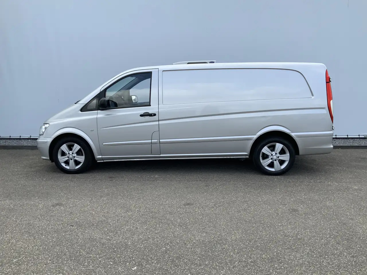 Mercedes-Benz Vito 122 CDI Automaat Koel Auto werkt 100 % 0.gr Airco - Dostavno vozilo hladnjača: slika 3 Mercedes-Benz Vito 122 CDI Automaat Koel Auto werkt 100 % 0.gr Airco - Dostavno vozilo hladnjača: slika 3