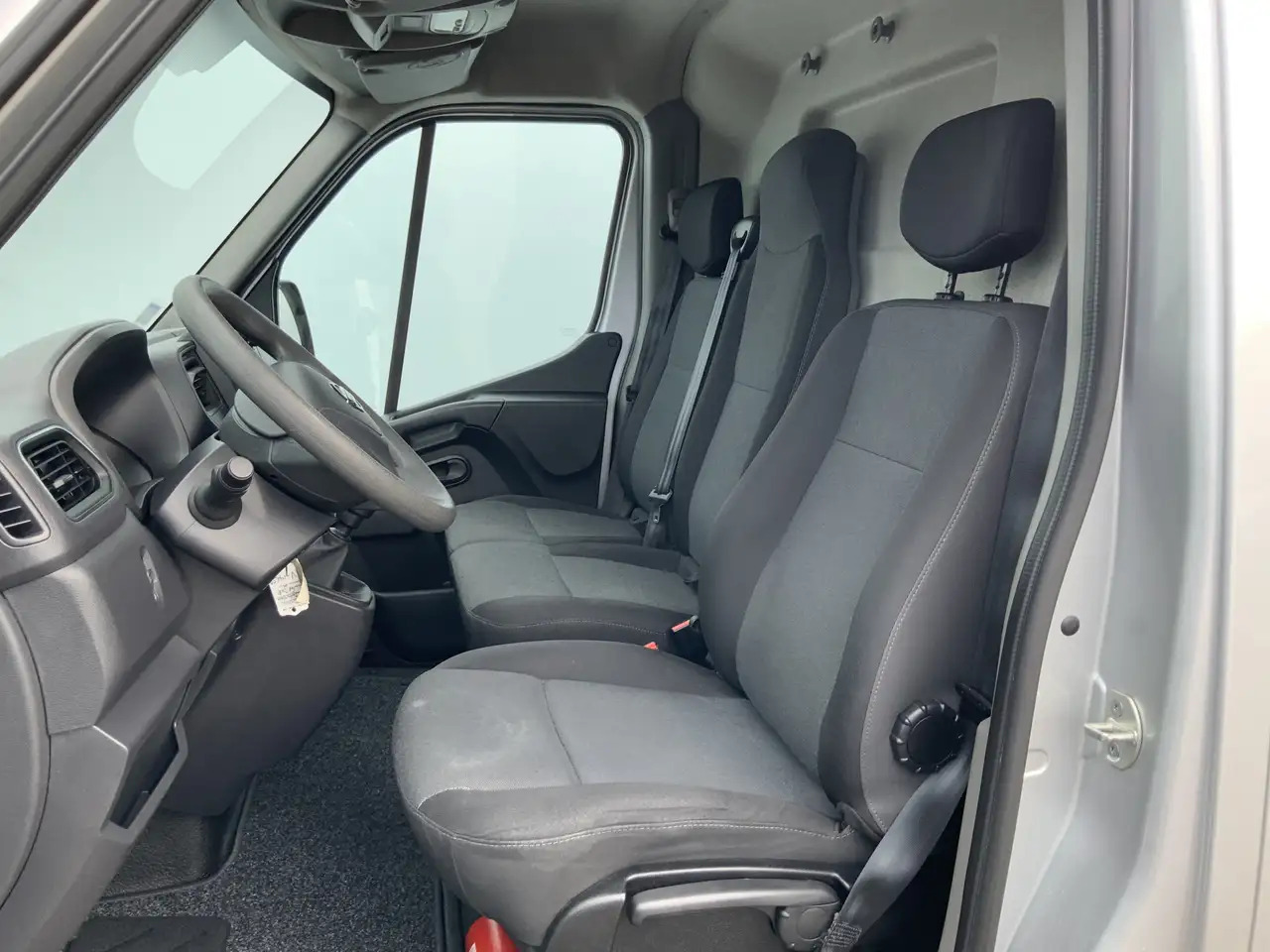 Nissan Interstar 2.3 dCi L2H2 Acenta Airco Cruise 3 Zits Camera Nav - Furgon: slika 4 Nissan Interstar 2.3 dCi L2H2 Acenta Airco Cruise 3 Zits Camera Nav - Furgon: slika 4