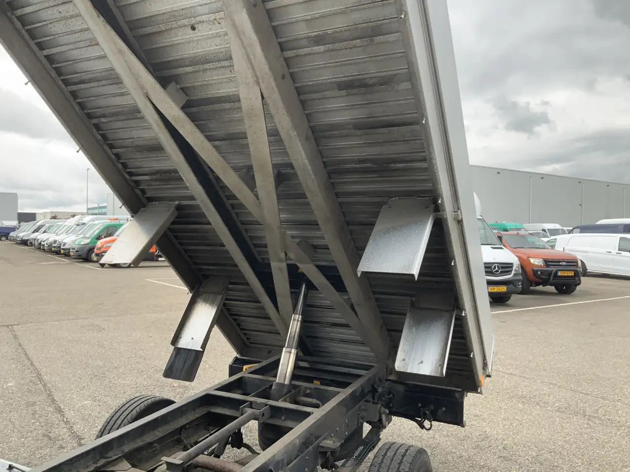 Nissan NT400 32.12 2.5 dCi 250 Kipper Trekhaak 2000 kg 3 - Dostavno vozilo istovarivač: slika 5 Nissan NT400 32.12 2.5 dCi 250 Kipper Trekhaak 2000 kg 3 - Dostavno vozilo istovarivač: slika 5