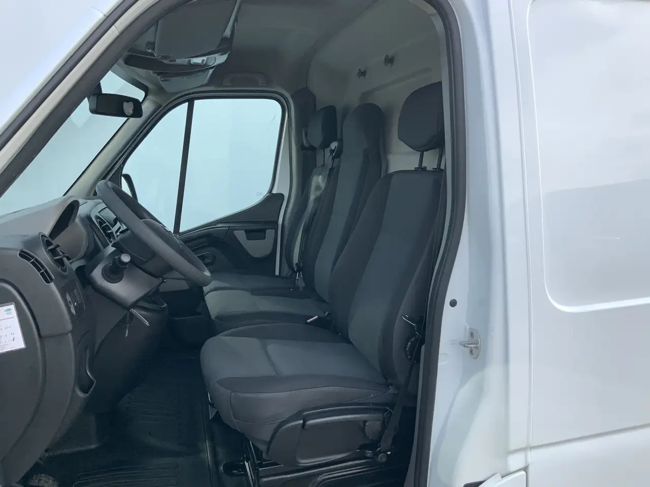 Nissan NV400 2.3 dCi L2H2 Optima L2H2 Airco Cruise Trekhaak 250 - Furgon: slika 5 Nissan NV400 2.3 dCi L2H2 Optima L2H2 Airco Cruise Trekhaak 250 - Furgon: slika 5