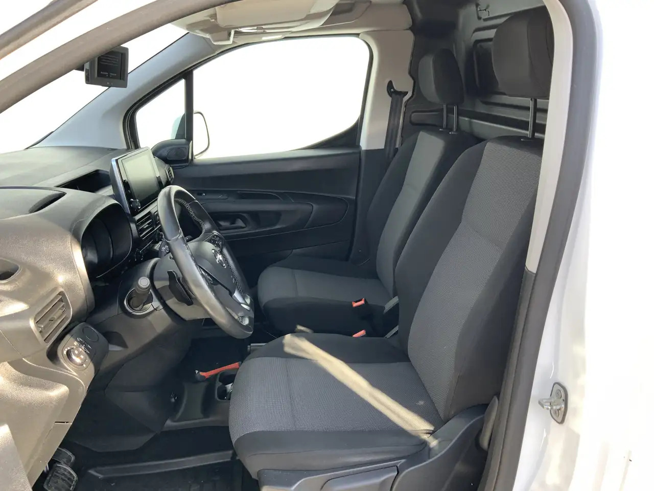Opel Combo 1.5D L2H1 Edition Automaat Cruise Navi Airco Winte - Mali kombi: slika 4 Opel Combo 1.5D L2H1 Edition Automaat Cruise Navi Airco Winte - Mali kombi: slika 4