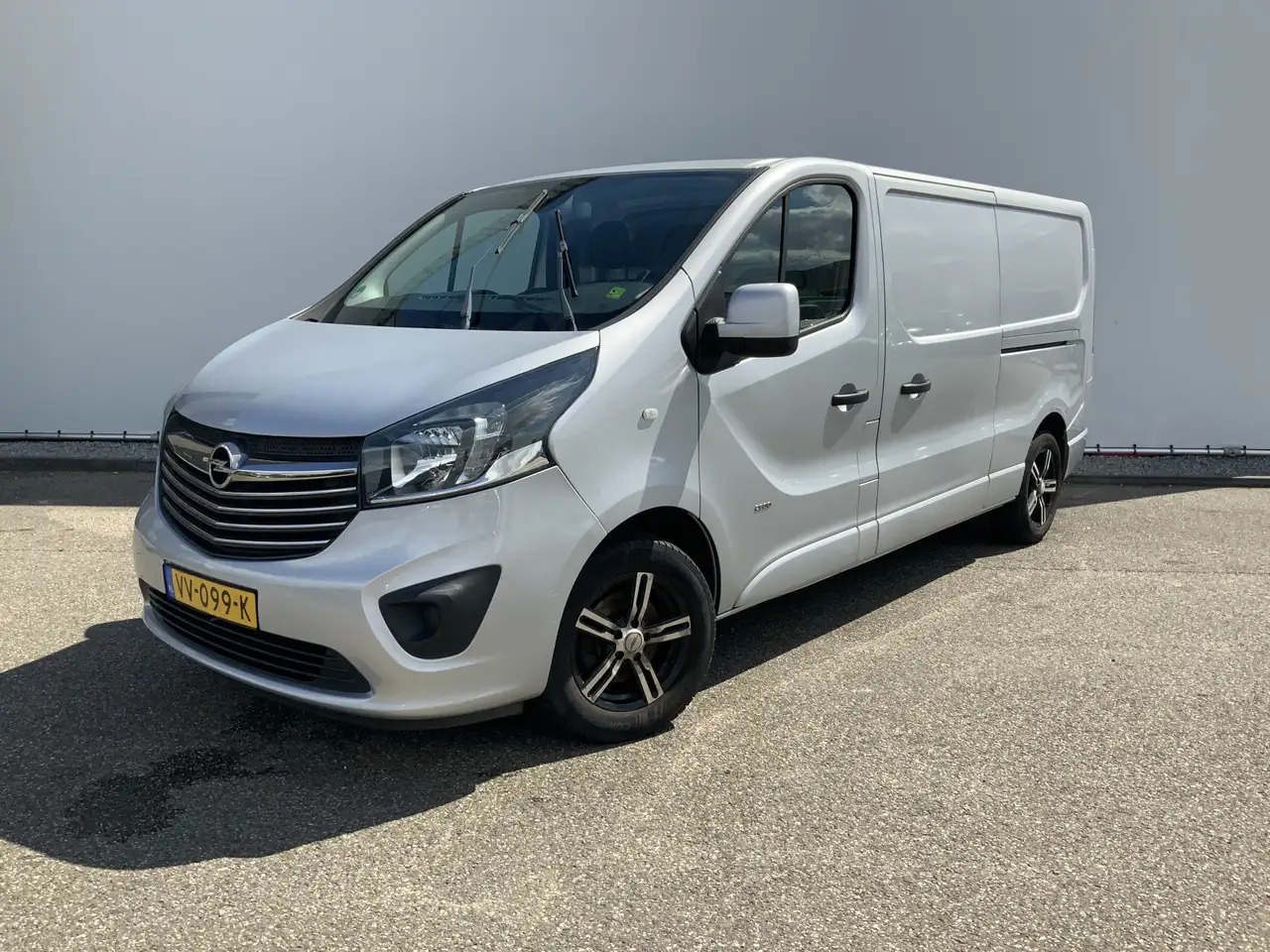 Opel Vivaro 1.6 CDTI L2H1 Sport EcoFlex (MOTOR DEFECT !!!!)Air - Furgon: slika 1 Opel Vivaro 1.6 CDTI L2H1 Sport EcoFlex (MOTOR DEFECT !!!!)Air - Furgon: slika 1
