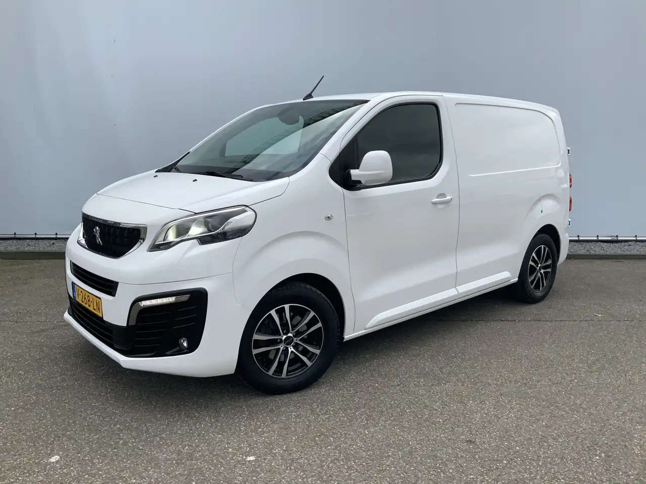 Peugeot Expert 227C 2.0 BlueHDI 150 Premium Pack Airco Cruise Cam - Furgon: slika 1 Peugeot Expert 227C 2.0 BlueHDI 150 Premium Pack Airco Cruise Cam - Furgon: slika 1
