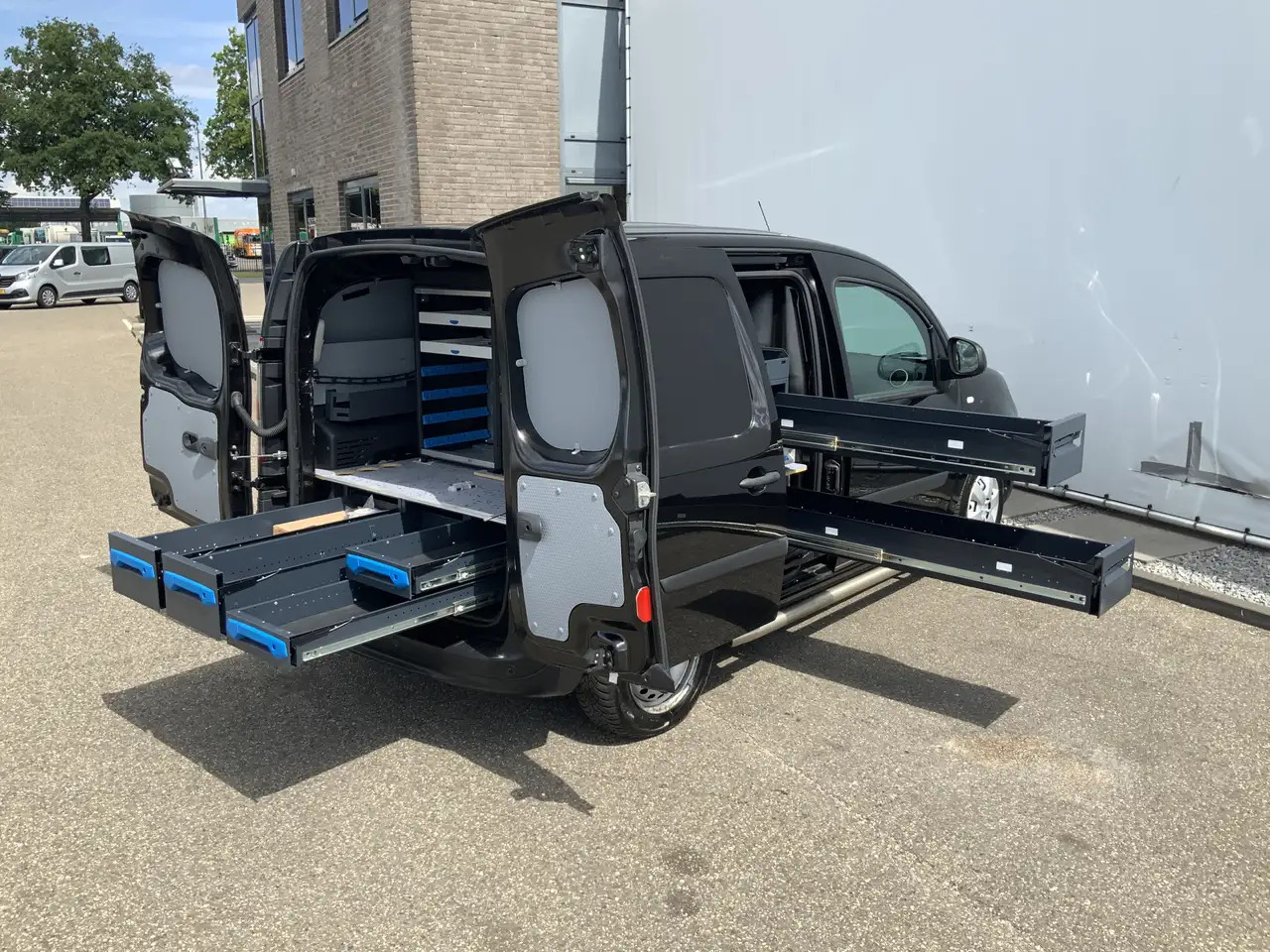Renault Kangoo 1.5 dCi 90 Energy Comfort Plus .Sortimo Kasten Com - Mali kombi, Korisno/ Posebno vozilo: slika 4 Renault Kangoo 1.5 dCi 90 Energy Comfort Plus .Sortimo Kasten Com - Mali kombi, Korisno/ Posebno vozilo: slika 4