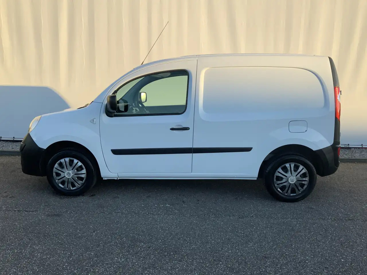 Renault Kangoo Express 1.5 dCi 70 Express Comfort Airco Trekhaak - Mali kombi: slika 3 Renault Kangoo Express 1.5 dCi 70 Express Comfort Airco Trekhaak - Mali kombi: slika 3