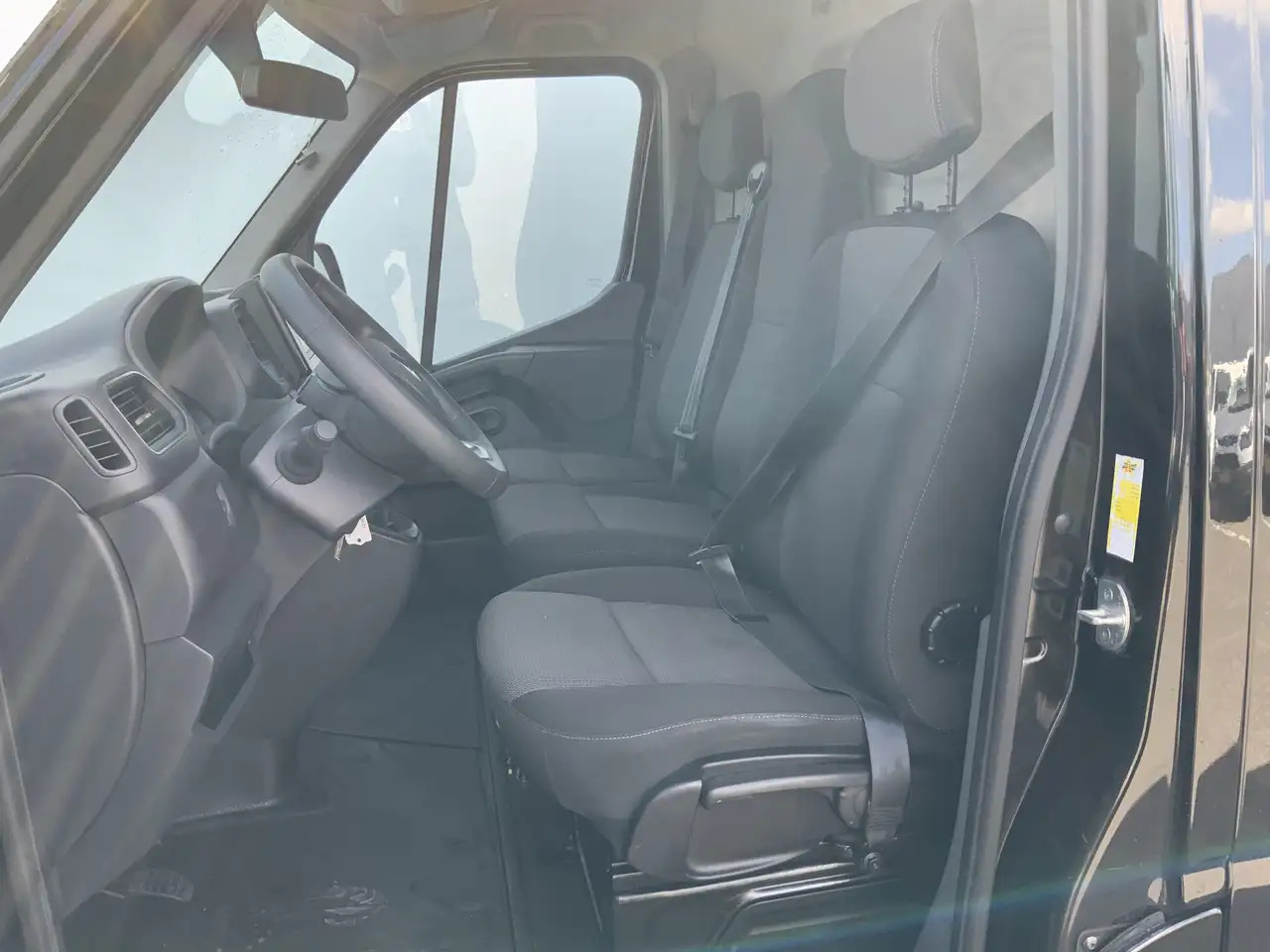 Renault Master T35 2.3 dCi 135 L2H2 Airco Cruise 3 Zits Camera Eu - Furgon: slika 4 Renault Master T35 2.3 dCi 135 L2H2 Airco Cruise 3 Zits Camera Eu - Furgon: slika 4