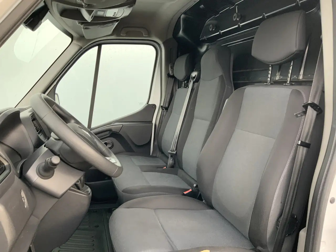 Renault Master T35 2.3 dCi 135 L2H2 Airco Cruise 3 Zits Camera Na - Furgon: slika 4 Renault Master T35 2.3 dCi 135 L2H2 Airco Cruise 3 Zits Camera Na - Furgon: slika 4