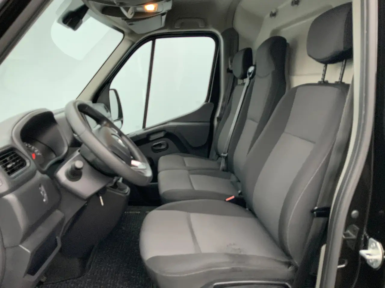 Renault Master T35 2.3 dCi 150 L2H2 Airco Cruise Camera 3 Zits Na - Furgon: slika 4 Renault Master T35 2.3 dCi 150 L2H2 Airco Cruise Camera 3 Zits Na - Furgon: slika 4
