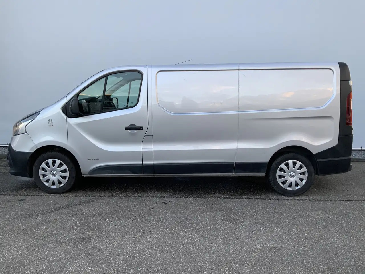 Renault Trafic 1.6 dCi T29 L2H1 Comfort Airco Cruise 3 Zits EXPOR - Furgon: slika 3 Renault Trafic 1.6 dCi T29 L2H1 Comfort Airco Cruise 3 Zits EXPOR - Furgon: slika 3