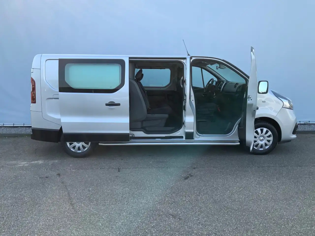 Renault Trafic 1.6 dCi T29 L2H1 Dub Cab Airco Camera Navi Trekhaa - Dostavno vozilo sa duplom kabinom: slika 5 Renault Trafic 1.6 dCi T29 L2H1 Dub Cab Airco Camera Navi Trekhaa - Dostavno vozilo sa duplom kabinom: slika 5