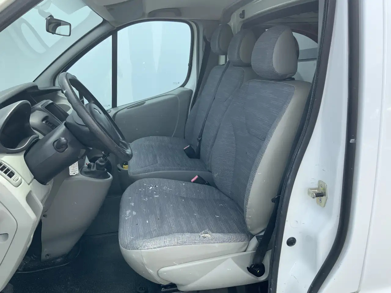 Renault Trafic 2.0 dCi T29 L1H1 Eco 3 Zits Imperiaal Trekhaak 200 - Furgon: slika 4 Renault Trafic 2.0 dCi T29 L1H1 Eco 3 Zits Imperiaal Trekhaak 200 - Furgon: slika 4