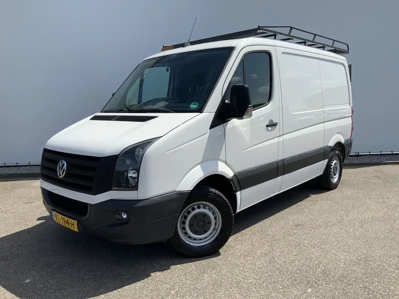 Volkswagen Crafter 35 2.0 TDI L1H1 Airco Cruise 3 Zits Trekhaak 2000 - Furgon: slika 1 Volkswagen Crafter 35 2.0 TDI L1H1 Airco Cruise 3 Zits Trekhaak 2000 - Furgon: slika 1