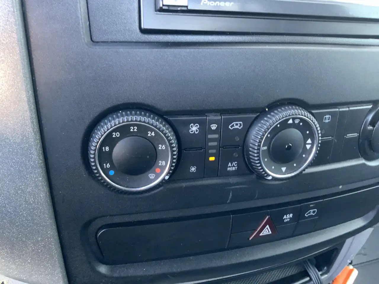 Volkswagen Crafter 50 2.0 TDI L2H1Pick Up Airco Cruise Trekhaak 3500 - Dostavno vozilo sa otvorenom sandukom: slika 5 Volkswagen Crafter 50 2.0 TDI L2H1Pick Up Airco Cruise Trekhaak 3500 - Dostavno vozilo sa otvorenom sandukom: slika 5