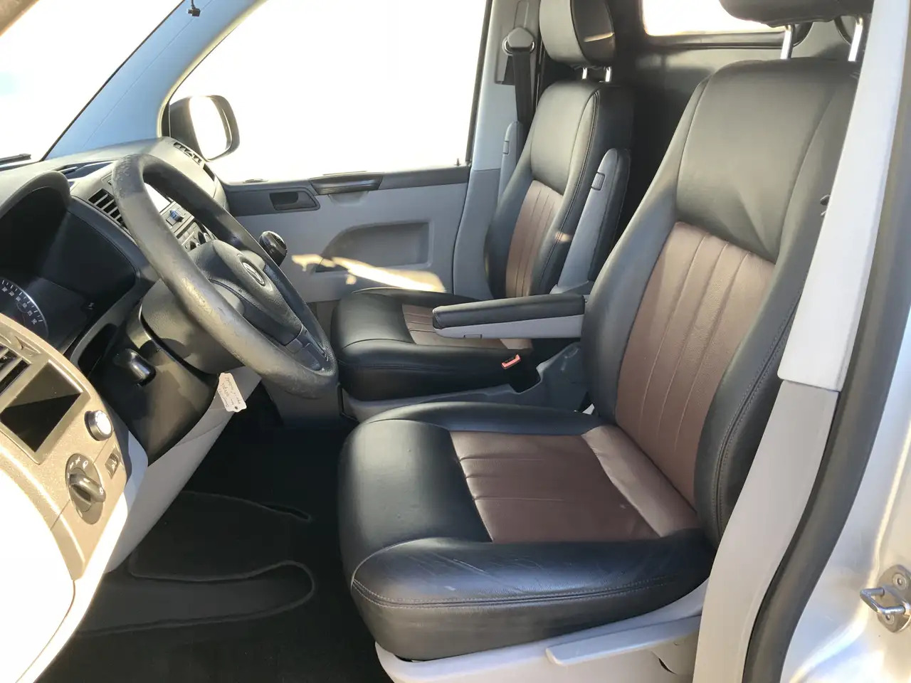 Volkswagen T5 Transporter 2.0 L1H2 Benzine Airco Navi Dub Schuifdeuren Leer - Furgon: slika 4 Volkswagen T5 Transporter 2.0 L1H2 Benzine Airco Navi Dub Schuifdeuren Leer - Furgon: slika 4