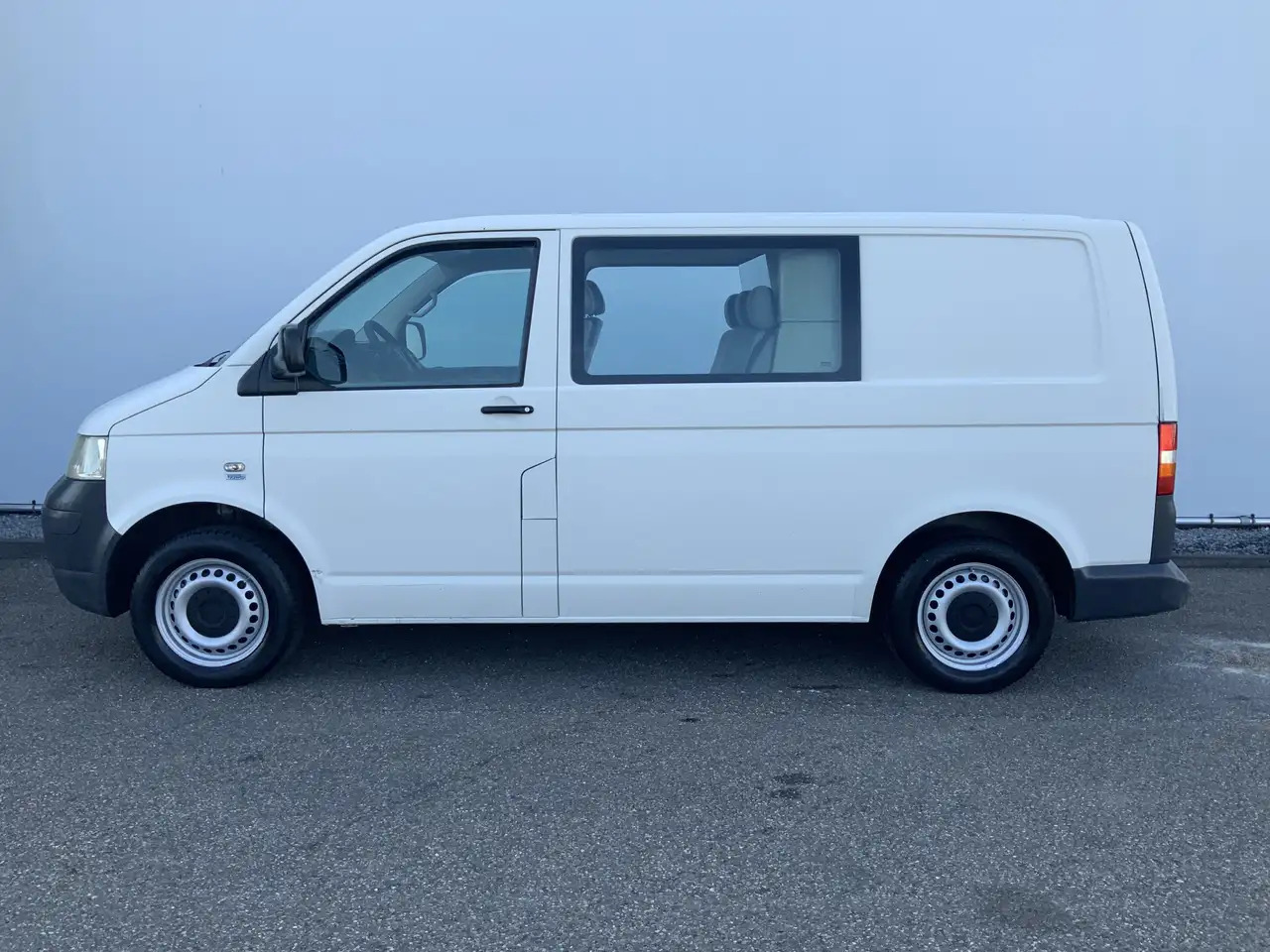 Volkswagen T5 Transporter 2.5 TDI 300 Budgetline Automaat DubCab Airco Trekh - Dostavno vozilo sa duplom kabinom: slika 3 Volkswagen T5 Transporter 2.5 TDI 300 Budgetline Automaat DubCab Airco Trekh - Dostavno vozilo sa duplom kabinom: slika 3