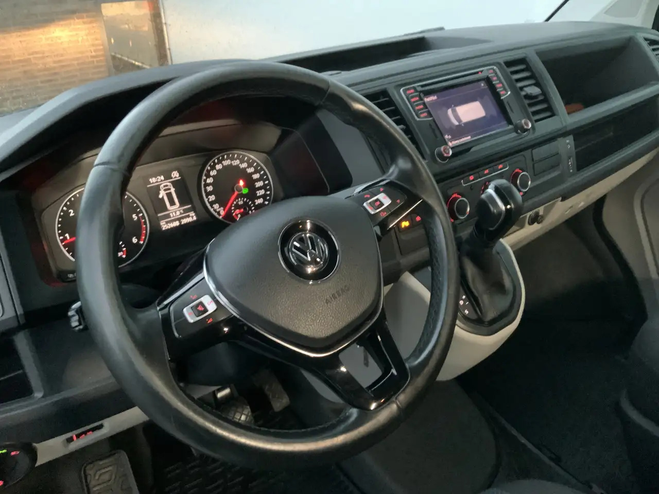 Volkswagen T6 Transporter 2.0 TDI L2H2 Highline Automaat Airco Cruise Navi A - Furgon: slika 5 Volkswagen T6 Transporter 2.0 TDI L2H2 Highline Automaat Airco Cruise Navi A - Furgon: slika 5