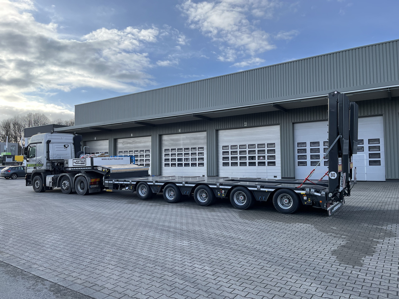 FAYMONVILLE 5-Achs-Tele-Semi mit Halbachsen "Twinaxle" und hydr. Rampen Auflieger - Niska poluprikolica za prevoz: slika 1 FAYMONVILLE 5-Achs-Tele-Semi mit Halbachsen "Twinaxle" und hydr. Rampen Auflieger - Niska poluprikolica za prevoz: slika 1