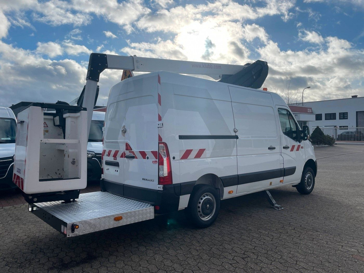 Renault Master Hubarbeitsbühne 2 Personen Korb bis 200kg - Vazdušna platforma montirana na kamion: slika 4 Renault Master Hubarbeitsbühne 2 Personen Korb bis 200kg - Vazdušna platforma montirana na kamion: slika 4