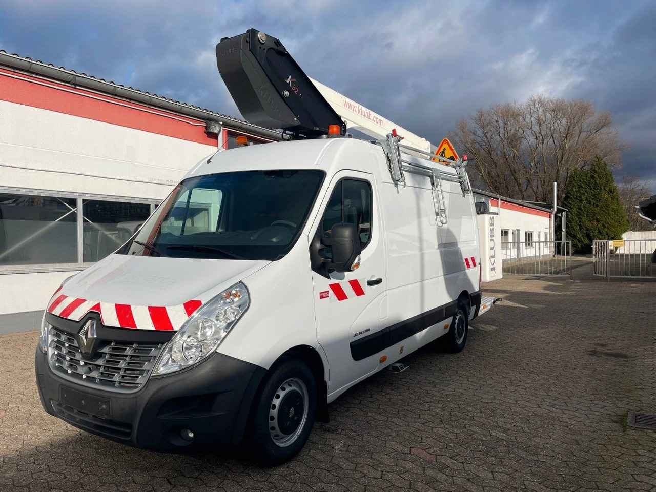 Renault Master Hubarbeitsbühne 2 Personen Korb bis 200kg - Vazdušna platforma montirana na kamion: slika 1 Renault Master Hubarbeitsbühne 2 Personen Korb bis 200kg - Vazdušna platforma montirana na kamion: slika 1