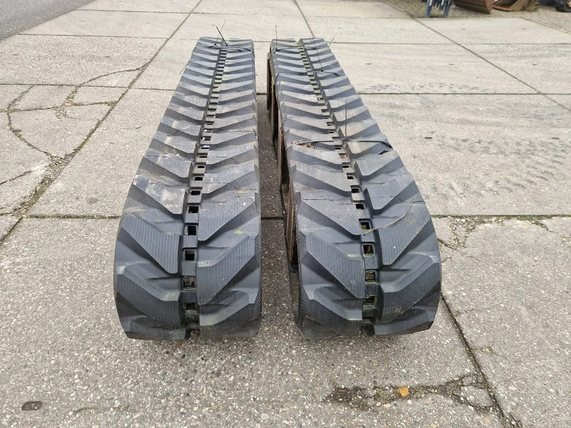 Komatsu nieuwe tracks t.b.v. PC75 tot PC88 - Šine za Kamion: slika 3 Komatsu nieuwe tracks t.b.v. PC75 tot PC88 - Šine za Kamion: slika 3