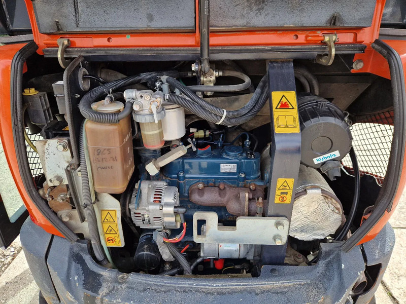 Kubota KX019-4 CW05 met 2 bakken - Mini bager: slika 5 Kubota KX019-4 CW05 met 2 bakken - Mini bager: slika 5