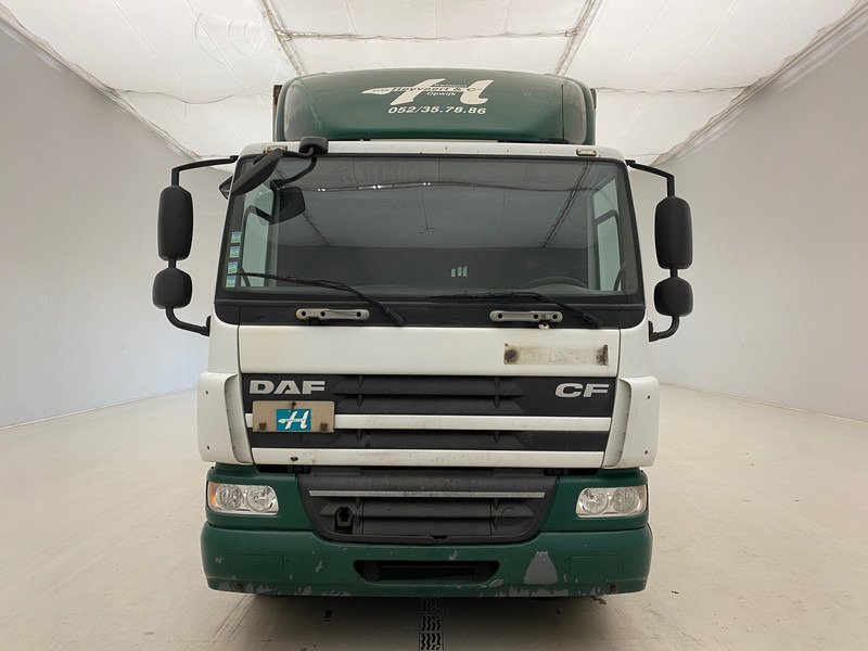 DAF CF75.250 - damaged engine - Kamion sa zatvorenim sandukom: slika 2 DAF CF75.250 - damaged engine - Kamion sa zatvorenim sandukom: slika 2