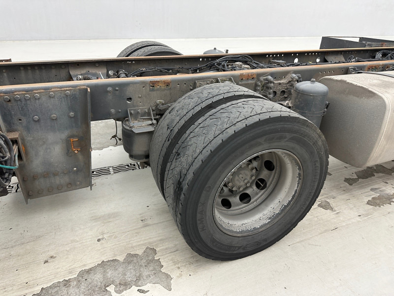 Kamion sa golom šasijom i zatvorenom kabinom DAF XF 460 Space Cab: slika 12