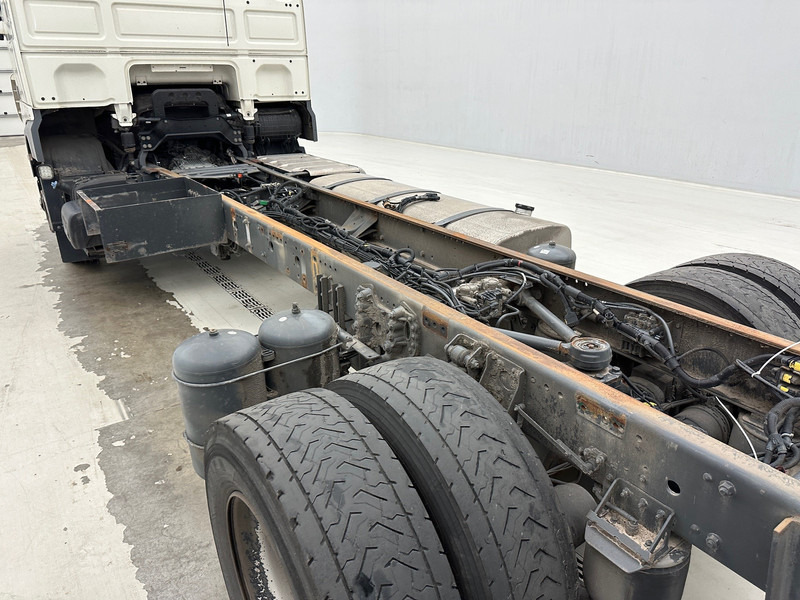 Kamion sa golom šasijom i zatvorenom kabinom DAF XF 460 Space Cab: slika 7