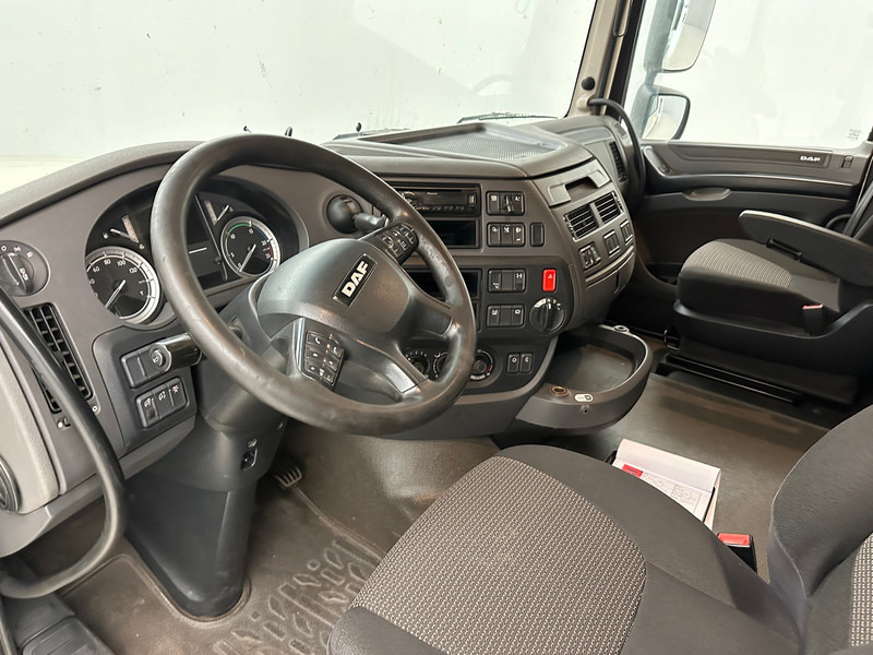 Kamion sa golom šasijom i zatvorenom kabinom DAF XF 460 Space Cab: slika 9