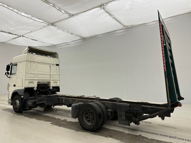 Kamion sa golom šasijom i zatvorenom kabinom DAF XF 460 Space Cab: slika 6