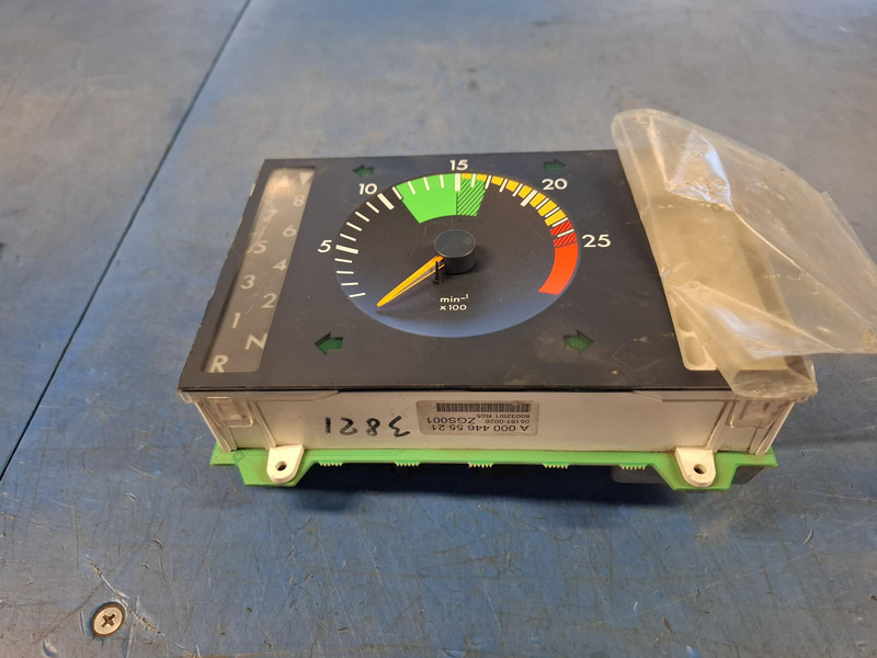 Mercedes-Benz A0004465521 Toerenteller A0004465521 - Komandna tabla za Kamion: slika 1 Mercedes-Benz A0004465521 Toerenteller A0004465521 - Komandna tabla za Kamion: slika 1