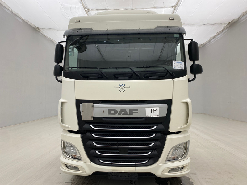 DAF XF 460 Space Cab - Tegljač: slika 2 DAF XF 460 Space Cab - Tegljač: slika 2