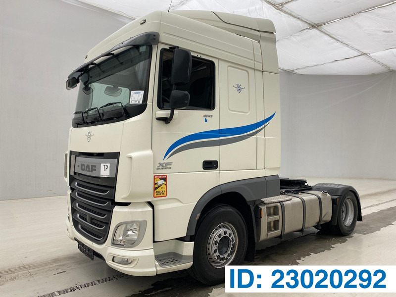 DAF XF 460 Space Cab - Tegljač: slika 1 DAF XF 460 Space Cab - Tegljač: slika 1