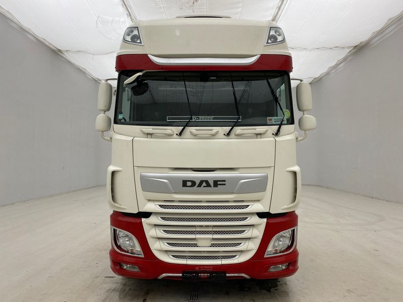 DAF XF105.530 Super Space Cab - Tegljač: slika 2 DAF XF105.530 Super Space Cab - Tegljač: slika 2