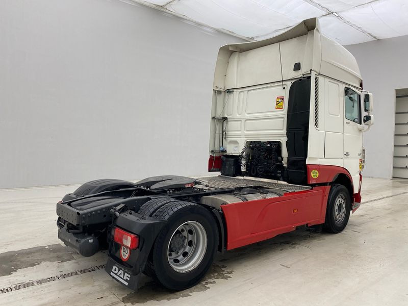 DAF XF105.530 Super Space Cab - Tegljač: slika 4 DAF XF105.530 Super Space Cab - Tegljač: slika 4