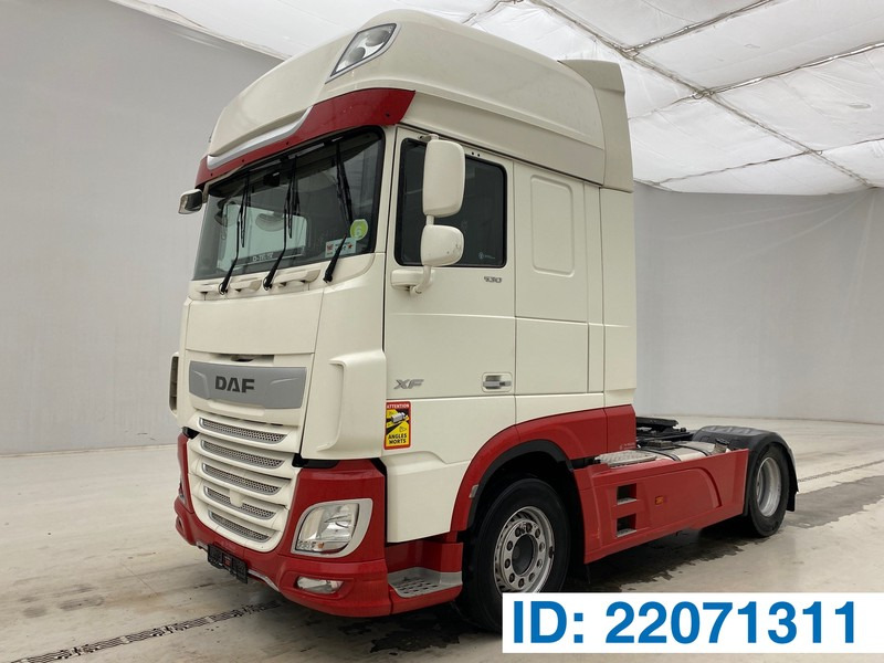 DAF XF105.530 Super Space Cab - Tegljač: slika 1 DAF XF105.530 Super Space Cab - Tegljač: slika 1