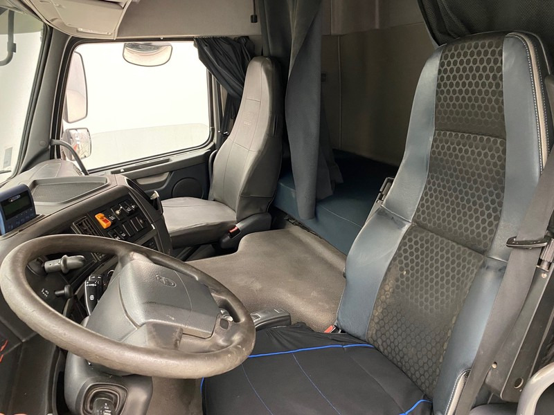 Tegljač Volvo FMX 460 - 6x4 - ADR: slika 9