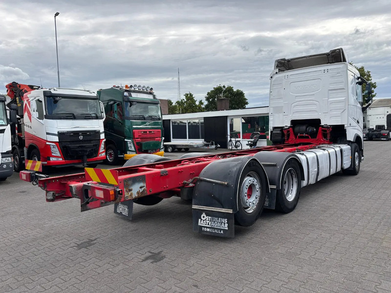 Volvo FH 500 6X2 Euro 6 - Kamion sa golom šasijom i zatvorenom kabinom: slika 4 Volvo FH 500 6X2 Euro 6 - Kamion sa golom šasijom i zatvorenom kabinom: slika 4