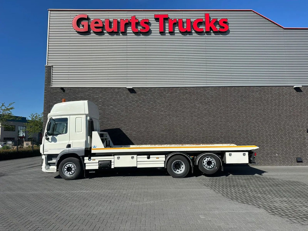 DAF CF 410 6X2 M4SN3 OPRIJWAGEN / MACHINE TRANSPORTE - Kamion za prevoz automobila: slika 1 DAF CF 410 6X2 M4SN3 OPRIJWAGEN / MACHINE TRANSPORTE - Kamion za prevoz automobila: slika 1