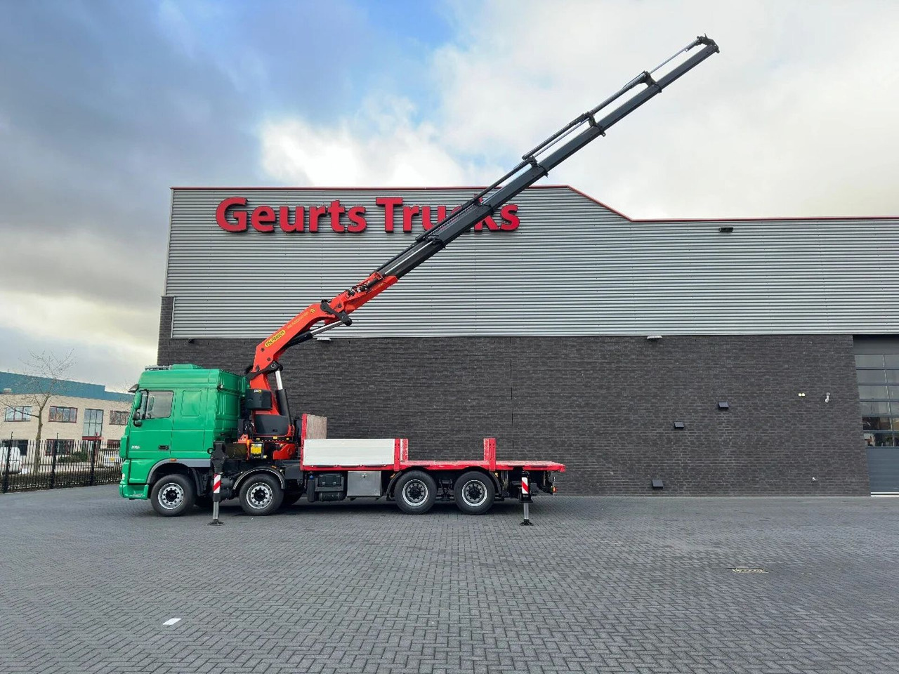 DAF XF 105.510 8X4 + PALFINGER PK 65002-SH E POWER L - Kamion sa dizalicom: slika 3 DAF XF 105.510 8X4 + PALFINGER PK 65002-SH E POWER L - Kamion sa dizalicom: slika 3