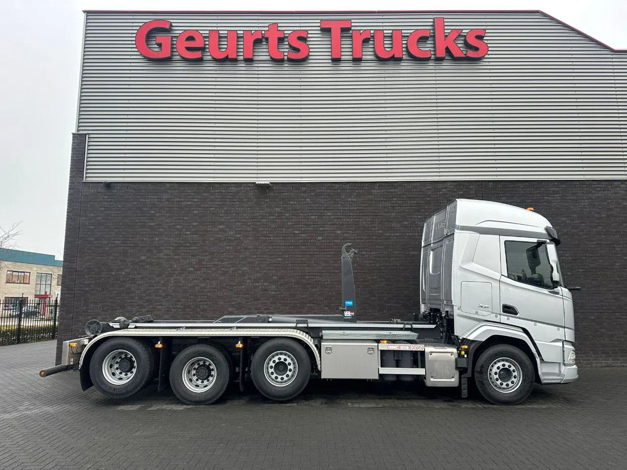 DAF XF 530 8X2 TRIPLE VDL S-30-6700 HAAKARMSYSTEEM/A - Kamion sa hidrauličnom kukom: slika 4 DAF XF 530 8X2 TRIPLE VDL S-30-6700 HAAKARMSYSTEEM/A - Kamion sa hidrauličnom kukom: slika 4