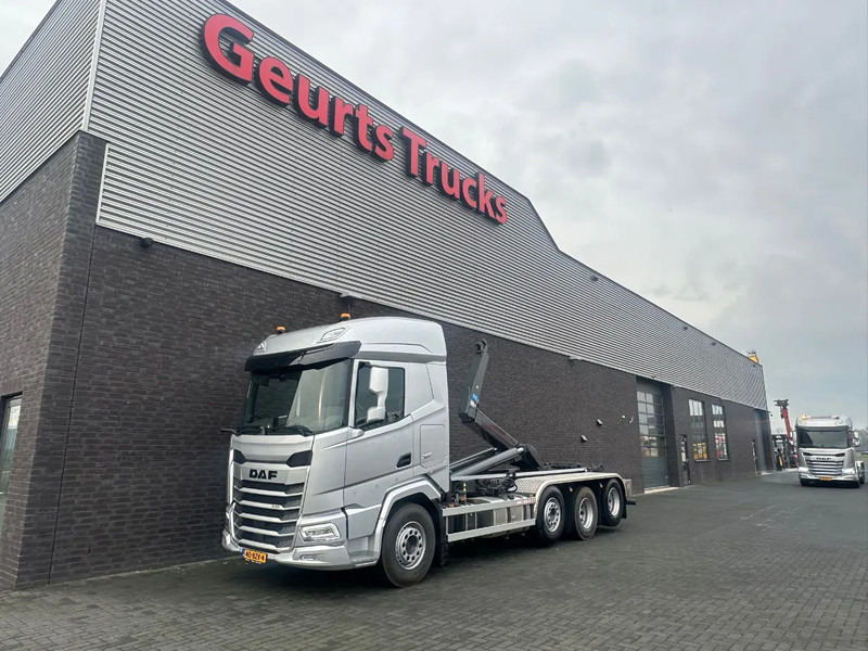 DAF XF 530 8X2 TRIPLE VDL S-30-6700 HAAKARMSYSTEEM/ABROLLKIPPER/HOOKLIFT/NIEUW/NEW - Kamion sa hidrauličnom kukom: slika 2 DAF XF 530 8X2 TRIPLE VDL S-30-6700 HAAKARMSYSTEEM/ABROLLKIPPER/HOOKLIFT/NIEUW/NEW - Kamion sa hidrauličnom kukom: slika 2