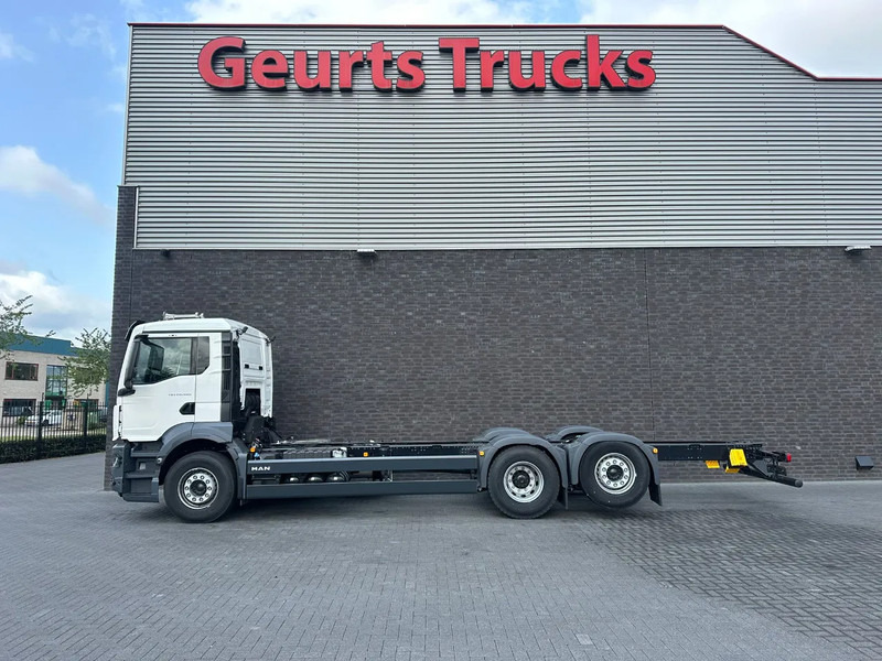 MAN TGS 26.480 6X2-4 BL CHASSIS CABINE (NIEUW) - Kamion sa golom šasijom i zatvorenom kabinom: slika 1 MAN TGS 26.480 6X2-4 BL CHASSIS CABINE (NIEUW) - Kamion sa golom šasijom i zatvorenom kabinom: slika 1