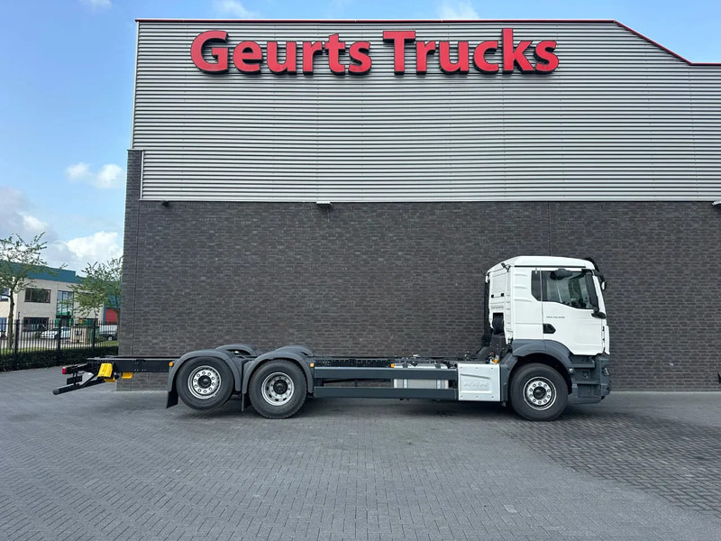 MAN TGS 26.480 6X2-4 BL CHASSIS CABINE (NIEUW) - Kamion sa golom šasijom i zatvorenom kabinom: slika 4 MAN TGS 26.480 6X2-4 BL CHASSIS CABINE (NIEUW) - Kamion sa golom šasijom i zatvorenom kabinom: slika 4