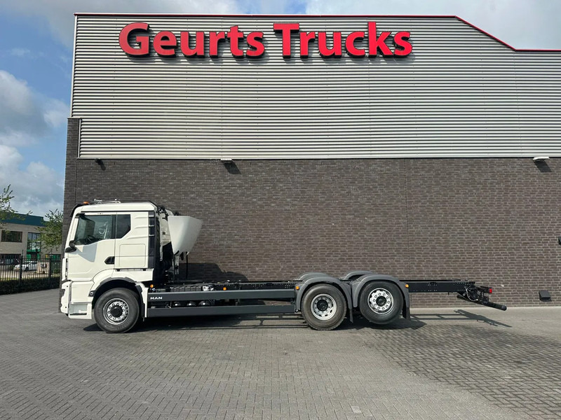 MAN TGS 26.520 6X2H-4 BL CH HYDRO DRIVE CHASSIS CABINE (NIEUW) - Kamion sa golom šasijom i zatvorenom kabinom: slika 1 MAN TGS 26.520 6X2H-4 BL CH HYDRO DRIVE CHASSIS CABINE (NIEUW) - Kamion sa golom šasijom i zatvorenom kabinom: slika 1