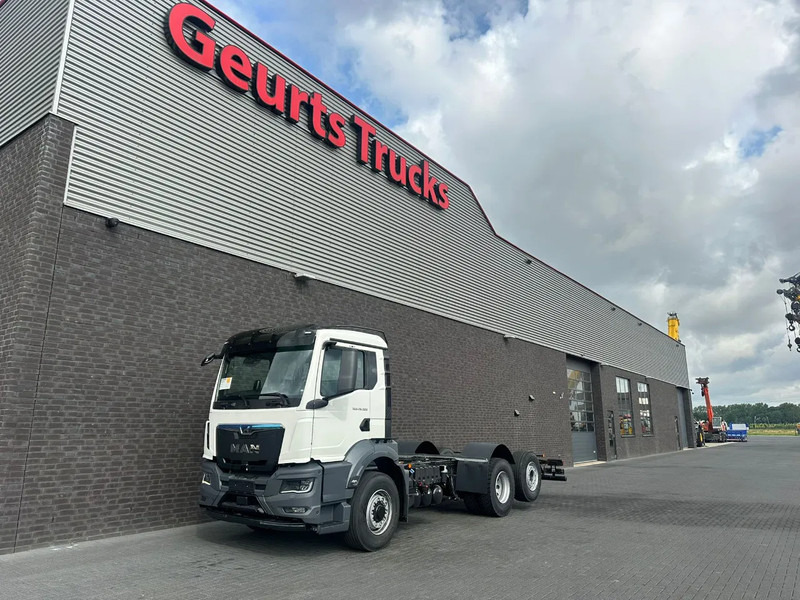 MAN TGS 26.520 6X2H-4 BL CH HYDRO DRIVE CHASSIS CABINE (NIEUW) - Kamion sa golom šasijom i zatvorenom kabinom: slika 2 MAN TGS 26.520 6X2H-4 BL CH HYDRO DRIVE CHASSIS CABINE (NIEUW) - Kamion sa golom šasijom i zatvorenom kabinom: slika 2