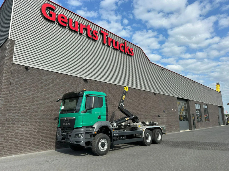 MAN TGS 33.480 6X6 HYVA LIFT 26-55-S HAAKARM / ABROLLKIPPER/ HOOKLIFT (NIEUWE/ NEU/ NEW) - Kamion sa hidrauličnom kukom: slika 2 MAN TGS 33.480 6X6 HYVA LIFT 26-55-S HAAKARM / ABROLLKIPPER/ HOOKLIFT (NIEUWE/ NEU/ NEW) - Kamion sa hidrauličnom kukom: slika 2