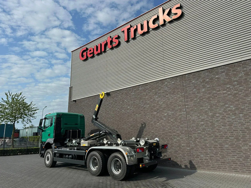 MAN TGS 33.480 6X6 HYVA LIFT 26-55-S HAAKARM / ABROLLKIPPER/ HOOKLIFT (NIEUWE/ NEU/ NEW) - Kamion sa hidrauličnom kukom: slika 3 MAN TGS 33.480 6X6 HYVA LIFT 26-55-S HAAKARM / ABROLLKIPPER/ HOOKLIFT (NIEUWE/ NEU/ NEW) - Kamion sa hidrauličnom kukom: slika 3